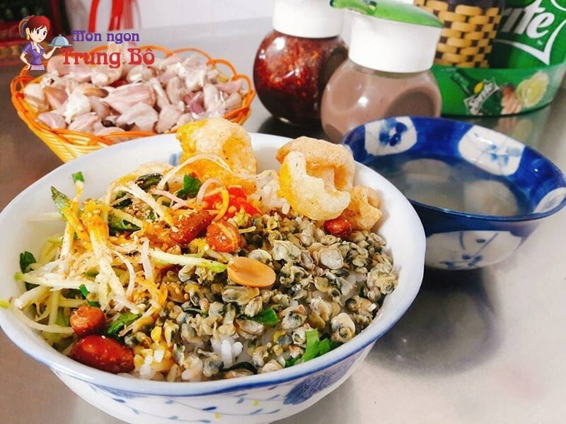 Đặc sản cơm hến Huế