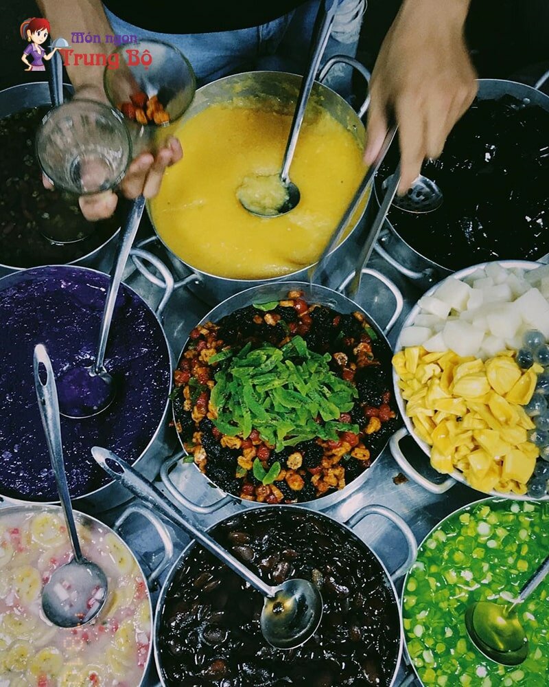 Quán chè cô Lý chân cầu Trường Tiền Quán chè cô Lý chân cầu Trường Tiền