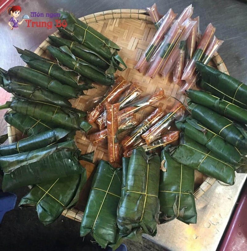 Đặc sản nem tré Huế mang về làm quà