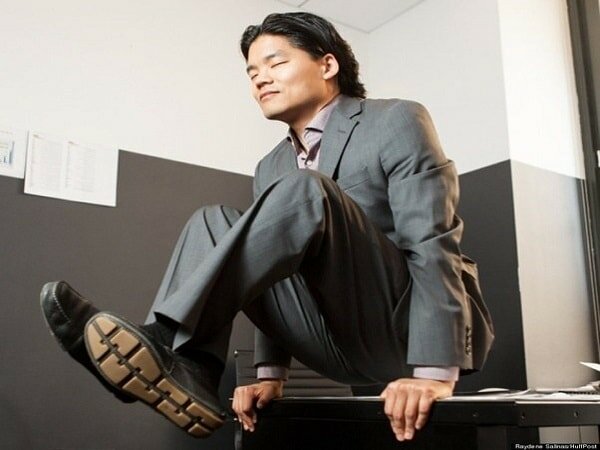 5 bài tập phòng thoát vị đĩa đệm cột sống cổ cho dân văn phòng 4