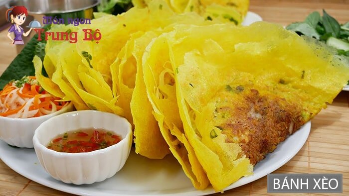 Bánh xèo là một trong những món bánh của miền Trung nổi tiếng ở Hà Nội
