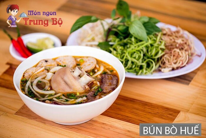 Bún bò là đặc sản nổi tiếng ở Huế