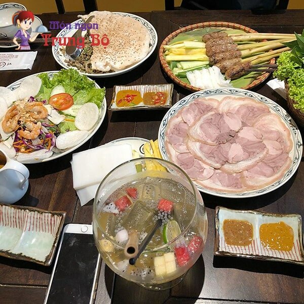 Vị Quảng là nhà hàng chuyên món miền Trung nhưng đặc sản Huế cũng không thua kém