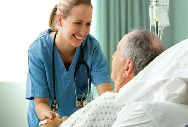 Người bệnh nên đi khám sớm để có cách điều trị bệnh viêm phổi ở người già kịp thời điều trị bệnh viêm phổi ở người già 1