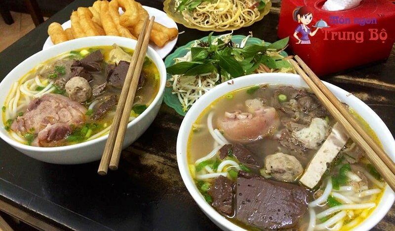 Tô bún đầy đặn của quán bún bò Huế Quỳnh Béo