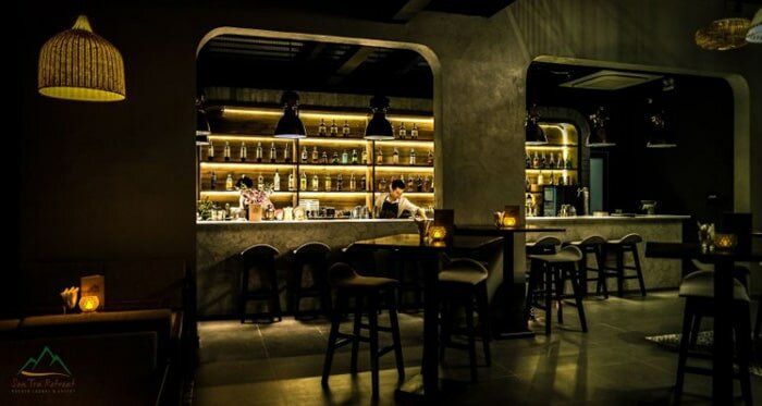 Không gian quầy bar đẹp và yên tĩnh Dia-diem-an-uong-8-3-hap-dan-tai-Da-Nang-4-min