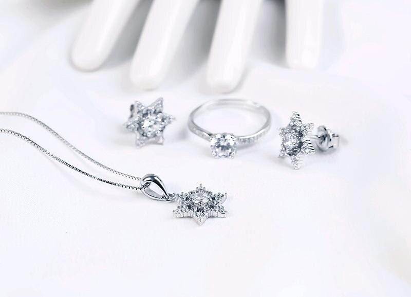 Phụ kiện trang sức là món quà mà cô gái nào cũng thích Phụ kiện trang sức là món quà mà cô gái nào cũng thích