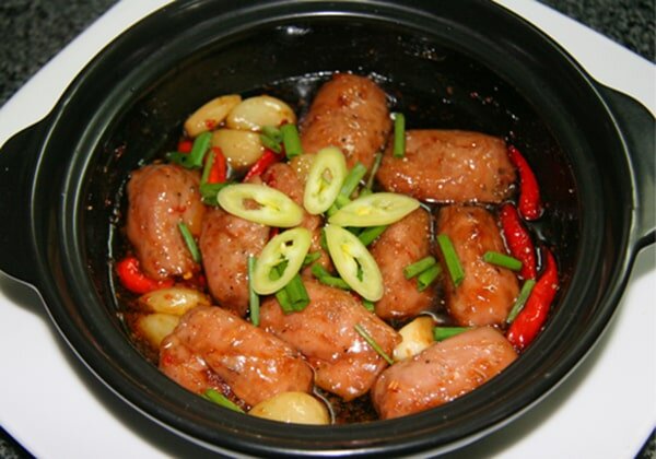 Nem chua Thanh Hóa rim tỏi ớt