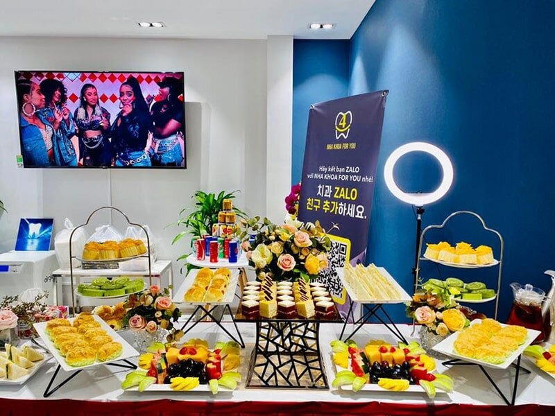 Tiệc ngọt khai trương tại Nha Khoa For You.