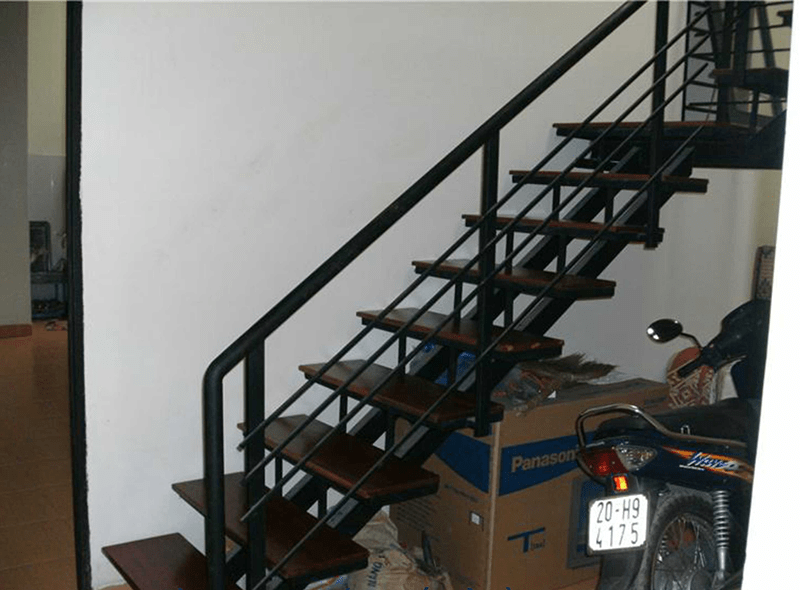 TOP 7 mẫu cầu thang sắt nhà gác lửng đẹp, giá rẻ năm 2022 2 TOP 7 mẫu cầu thang sắt nhà gác lửng đẹp, giá rẻ năm 2022